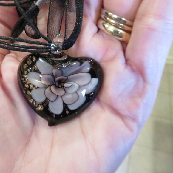 Murano Style Art Glass Heart Pendant Necklace Earrings Set - Picture 6 of 12